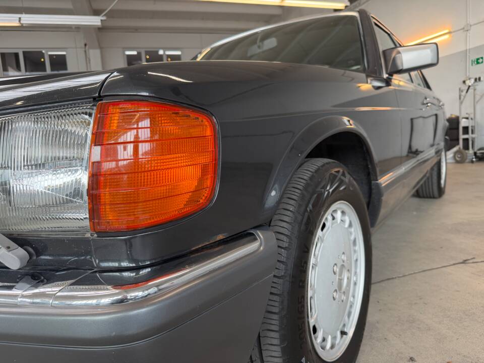 Bild 40/46 von Mercedes-Benz 300 SE (1990)