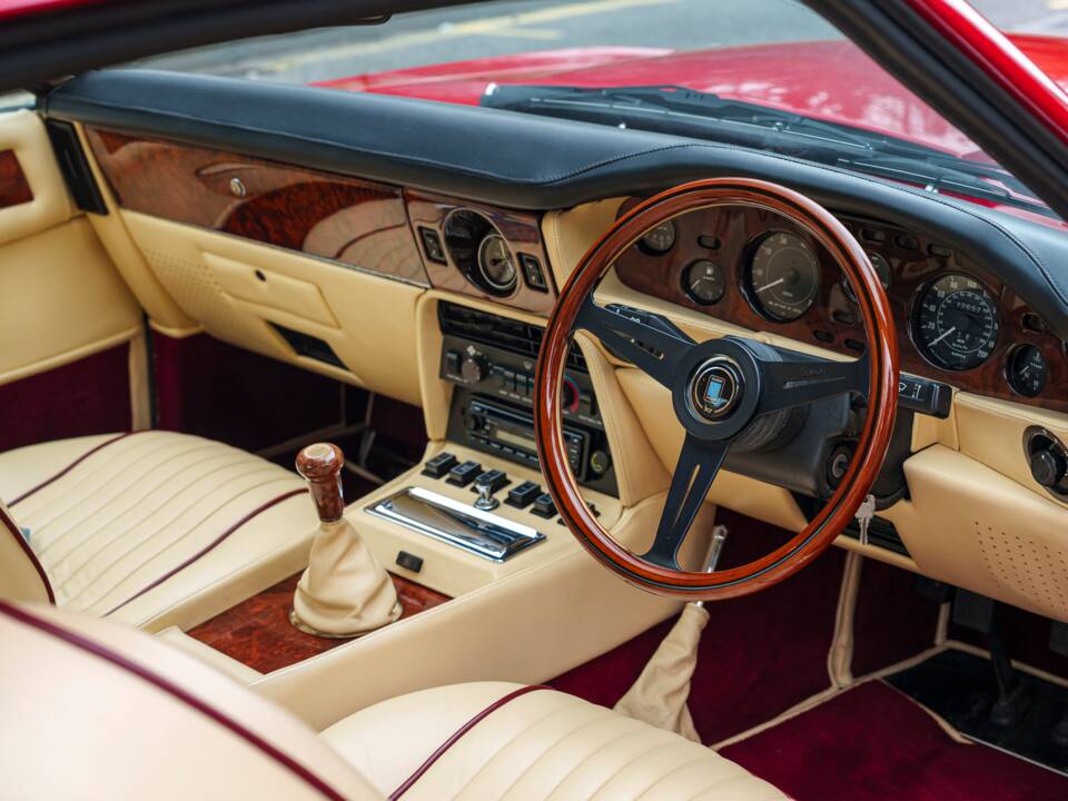 Image 13/25 of Aston Martin V8 Vantage X-Pack (1987)