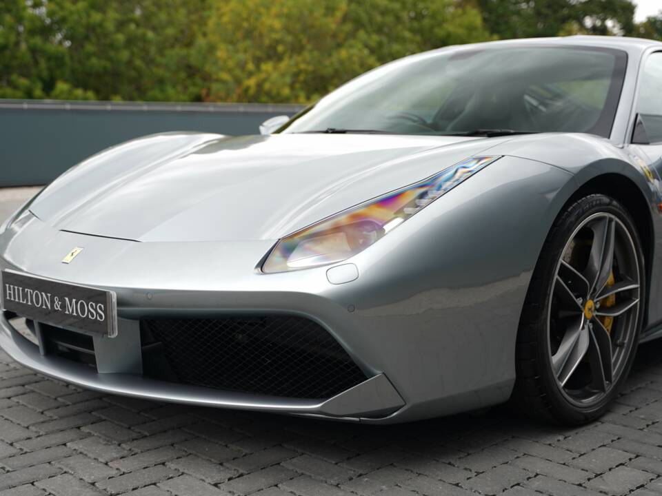 Image 26/50 of Ferrari 488 GTB (2017)