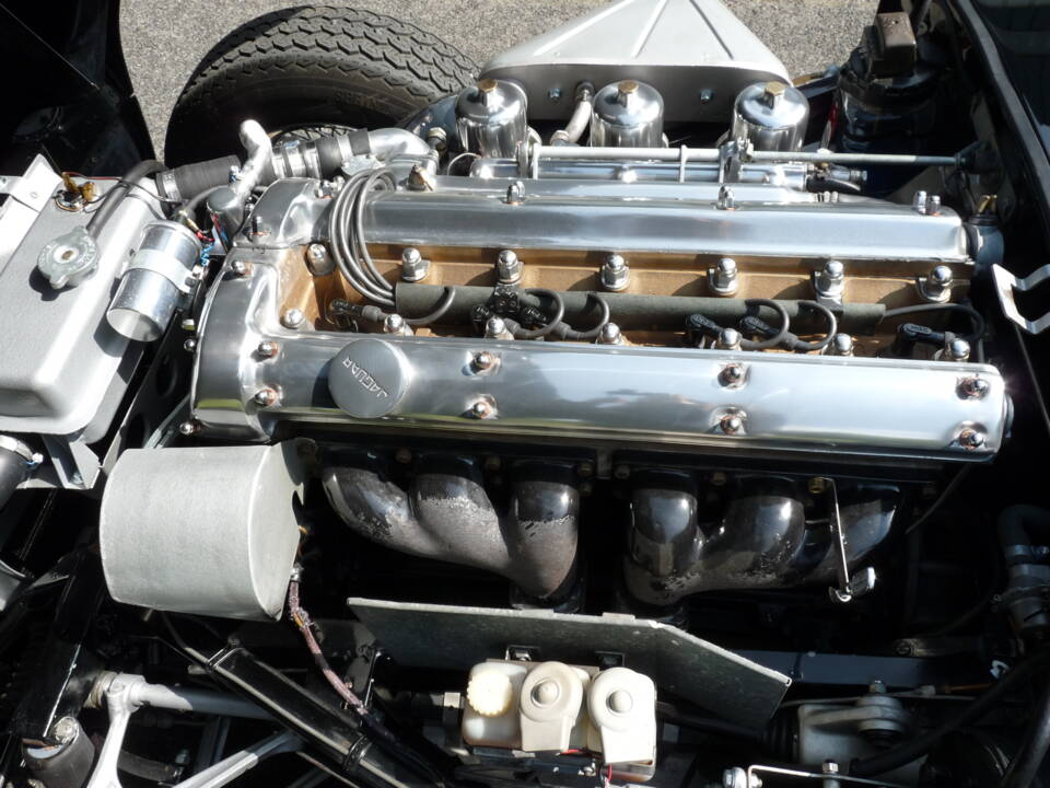 Image 22/27 of Jaguar E-Type 3.8 (1964)