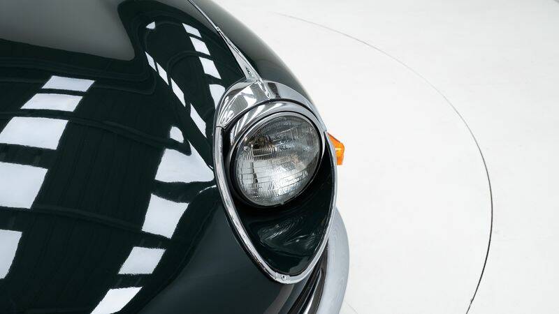 Image 11/15 de Jaguar E-Type (1970)
