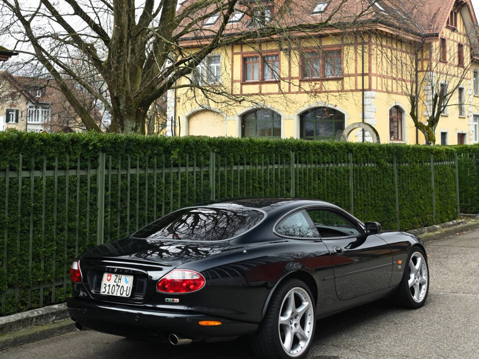 Image 27/51 of Jaguar XKR (2003)