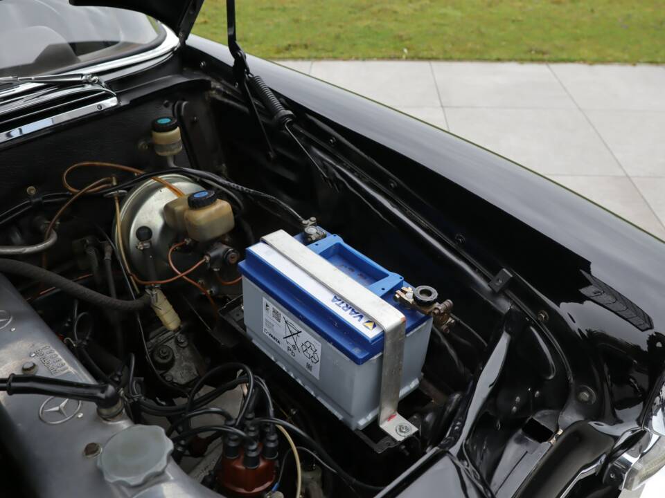 Afbeelding 48/50 van Mercedes-Benz 230 S (1967)