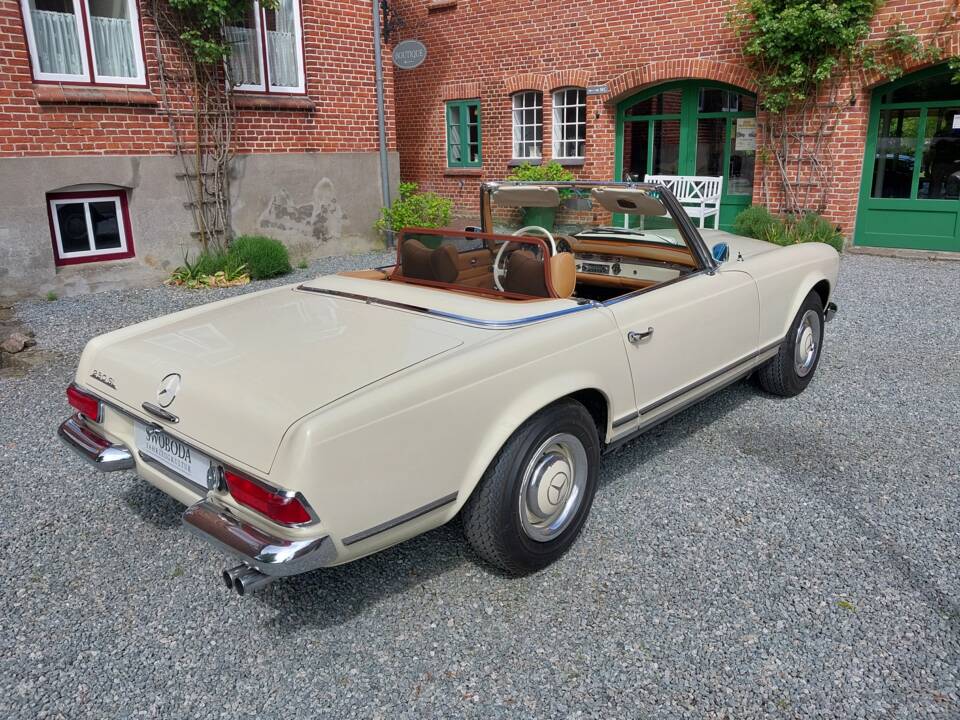 Image 4/15 de Mercedes-Benz 230 SL (1965)
