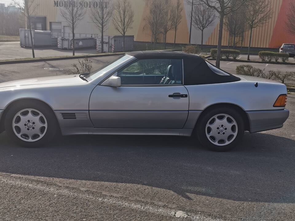 Afbeelding 23/58 van Mercedes-Benz 500 SL (1991)