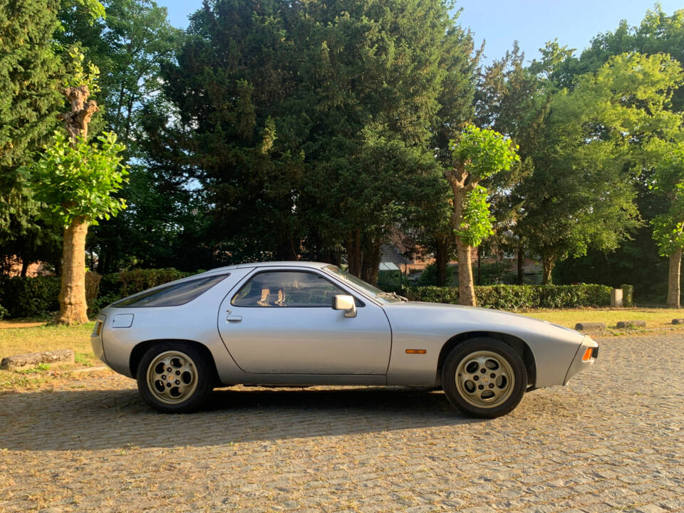 Image 2/5 de Porsche 928 (1977)