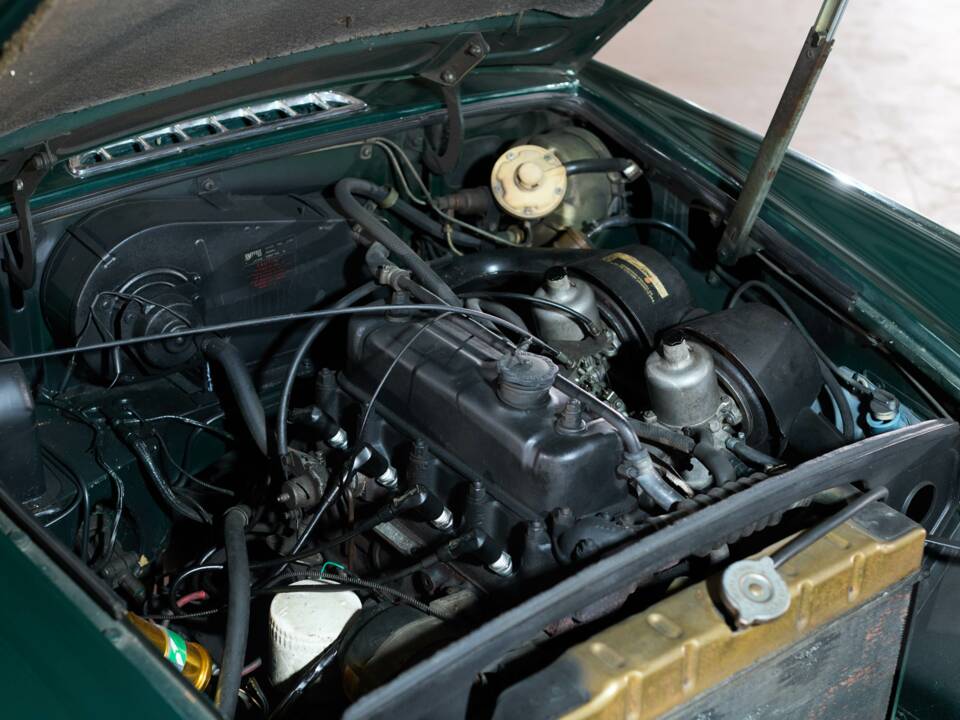 Bild 34/38 von MG MGB GT (1975)