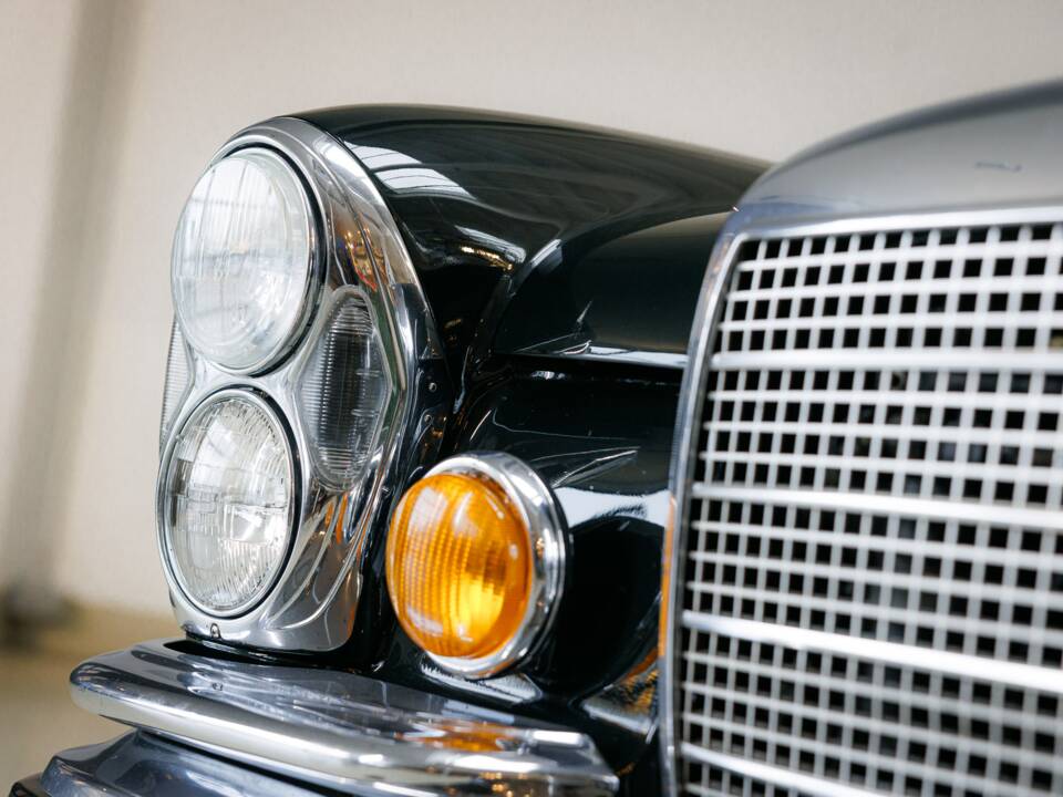 Image 27/32 of Mercedes-Benz 280 SE 3,5 (1971)