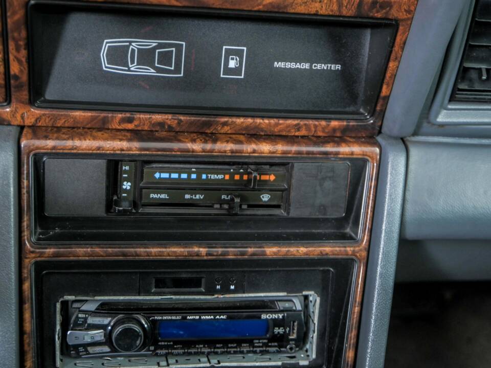 Bild 25/50 von Chrysler Le Baron 2.5 Turbo (1988)