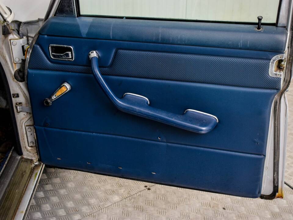 Image 45/50 of Mercedes-Benz 240 D (1976)