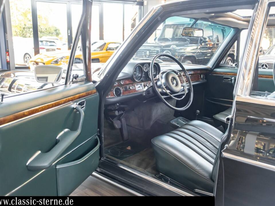 Image 14/15 of Mercedes-Benz 300 SEL 6.3 (1972)