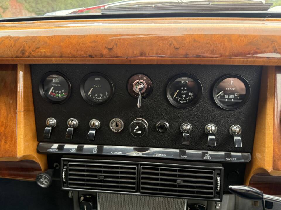 Image 32/36 of Jaguar Mk II 3.8 (1964)