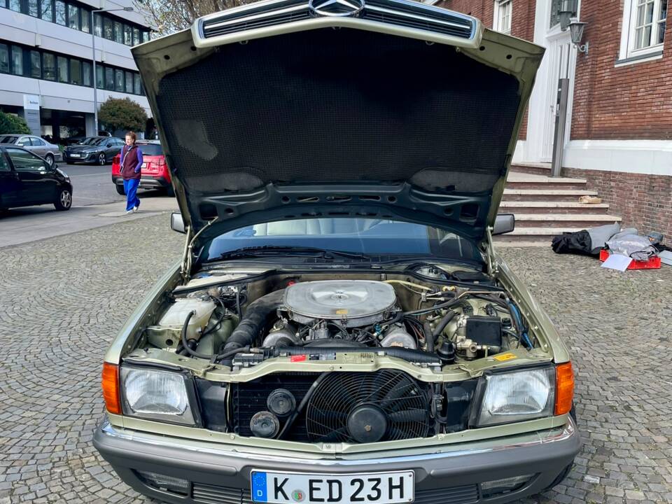 Bild 5/65 von Mercedes-Benz 380 SEC (1983)