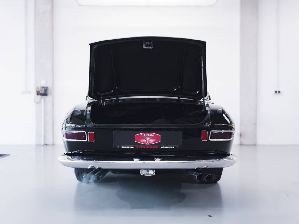 Image 74/100 of Ferrari 330 GT 2+2 (1965)