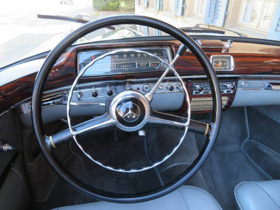 Image 21/25 of Mercedes-Benz 220 S Cabriolet (1957)