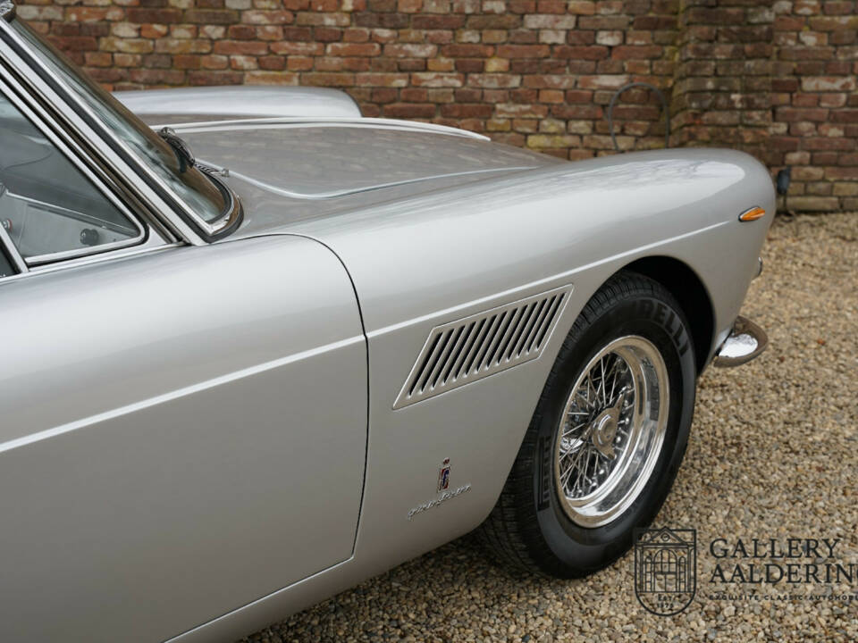 Image 42/50 of Ferrari 250 GT&#x2F;E (1964)