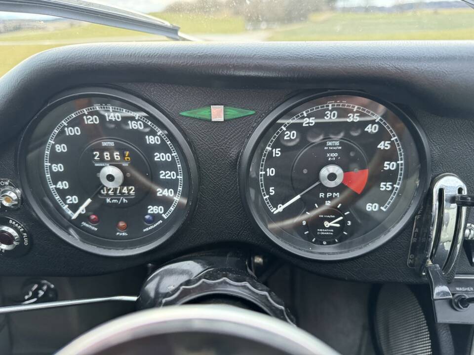 Bild 7/8 von Jaguar E-Type 4.2 (1966)