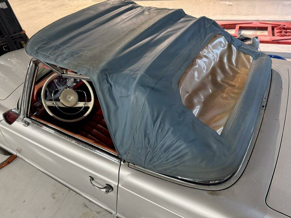 Image 32/36 de Mercedes-Benz 230 SL (1965)