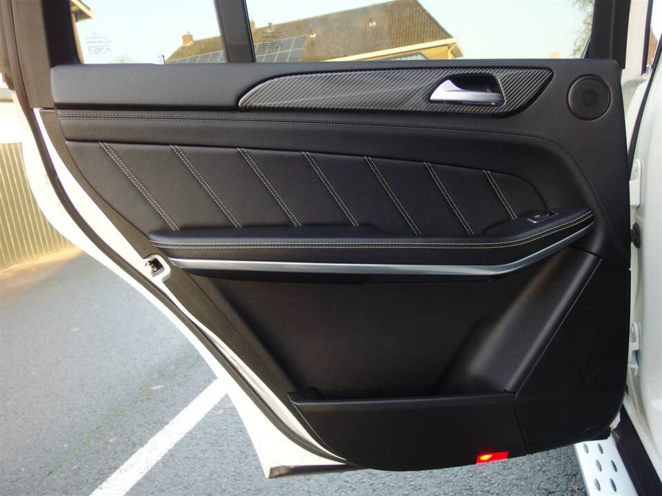 Image 53/98 of Mercedes-Benz GLS 63 AMG 4MATIC (2016)