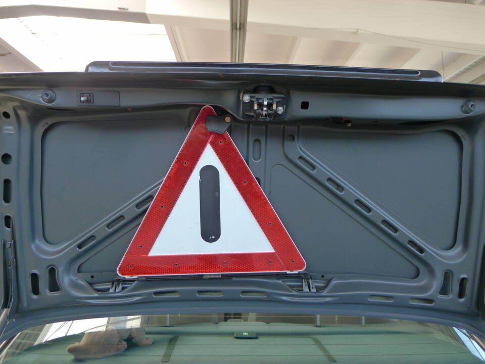 Bild 14/37 von Mercedes-Benz 190 E (1989)