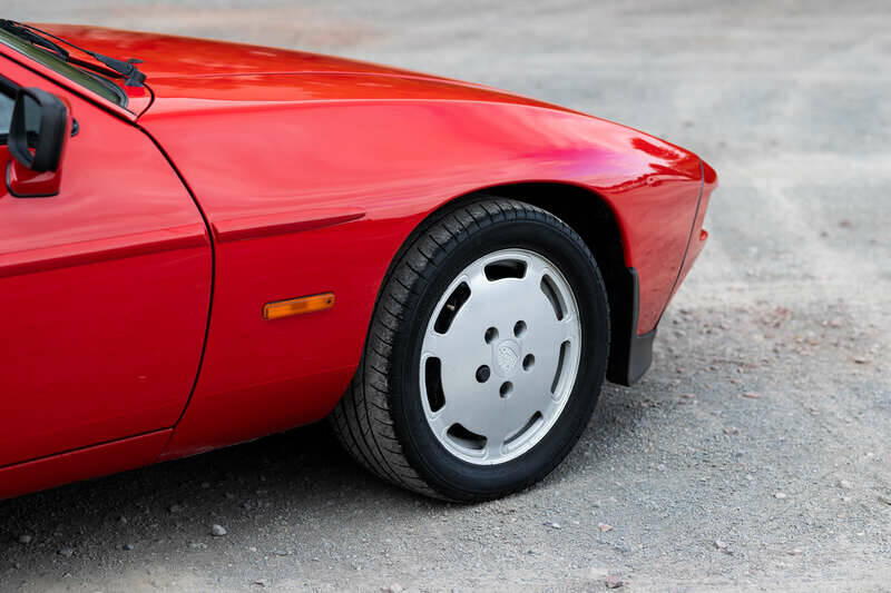 Image 24/50 of Porsche 928 S (1986)