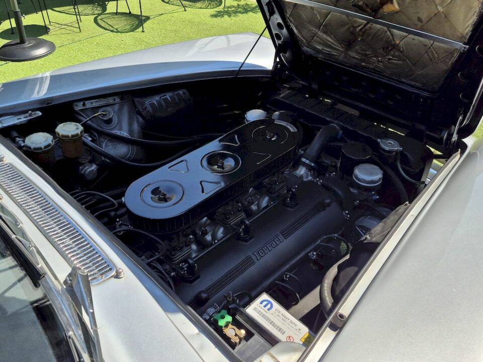 Imagen 58/66 de Ferrari 330 GT 2+2 (1964)