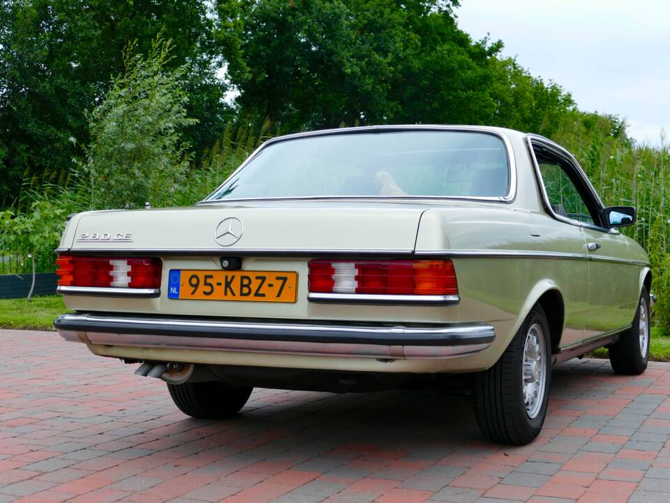 Image 13/22 of Mercedes-Benz 280 CE (1983)