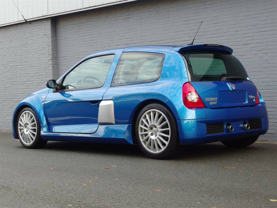Imagen 3/100 de Renault Clio II V6 (2004)