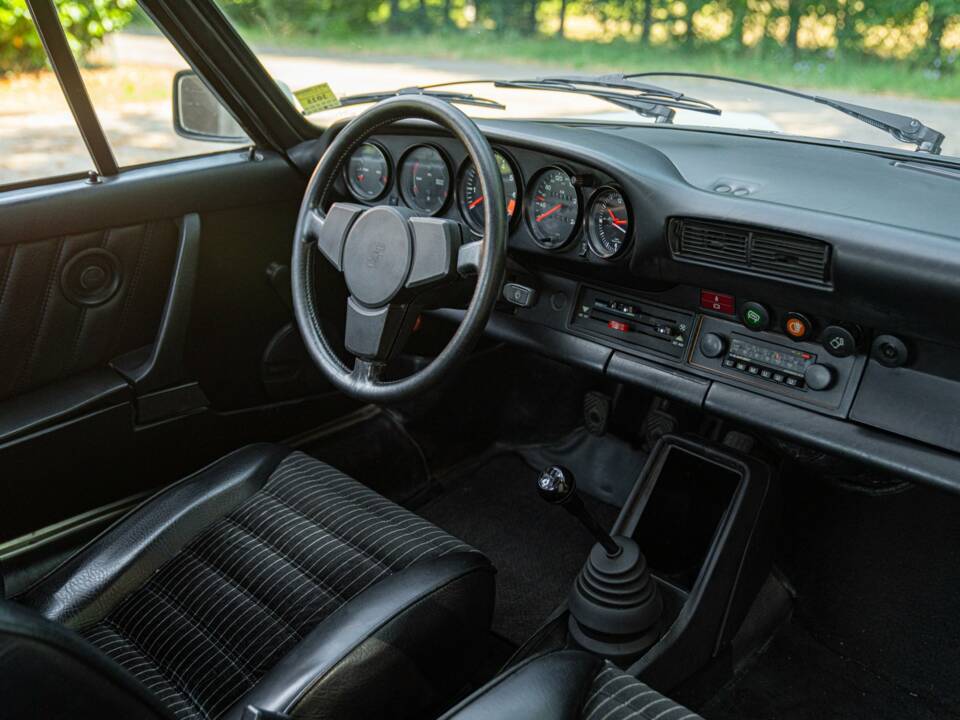 Image 26/50 de Porsche 911 SC 3.0 (1979)