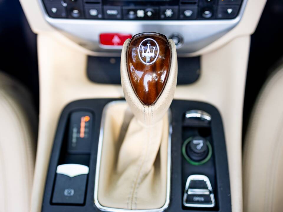 Bild 7/36 von Maserati GranCabrio 4.7 (2010)