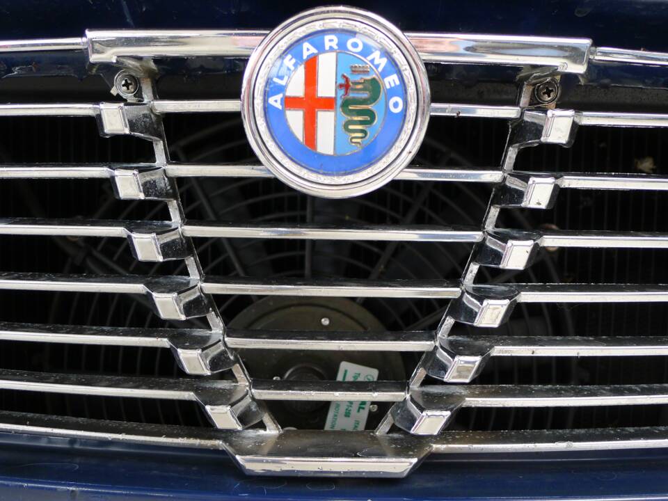 Image 21/42 of Alfa Romeo 2000 GT Veloce (1975)