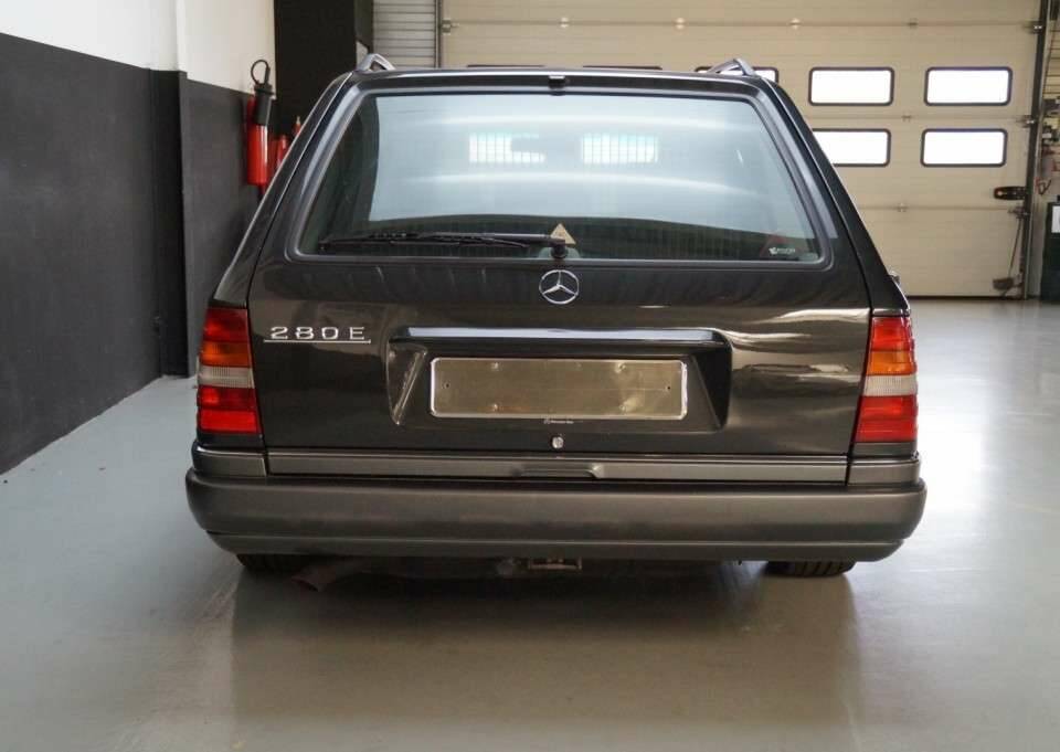 Bild 35/50 von Mercedes-Benz E 280 T (1994)