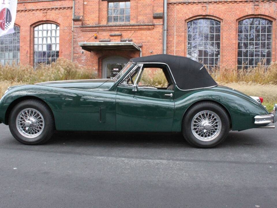 Image 4/16 of Jaguar XK 140 SE DHC (1956)