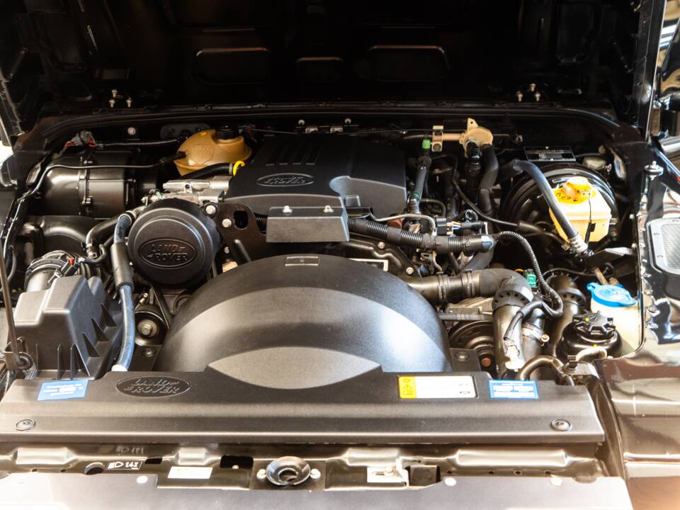 Bild 21/30 von Land Rover Defender 110 (2013)