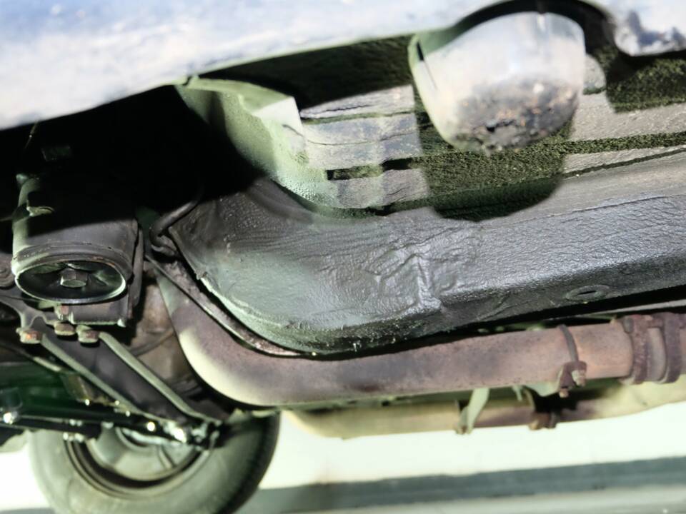 Afbeelding 32/32 van Mercedes-Benz 560 SEL (1990)