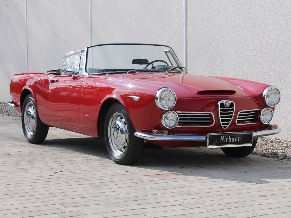 Image 4/37 de Alfa Romeo 2600 Spider (1964)
