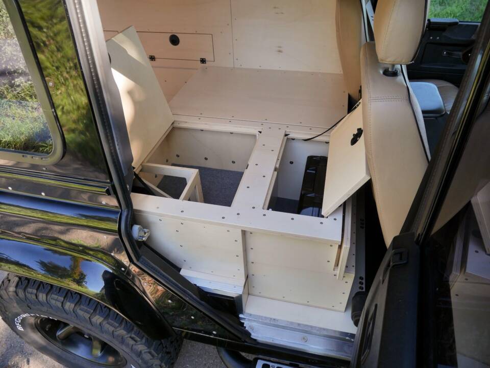 Image 44/50 of Land Rover Defender 110 (1900)