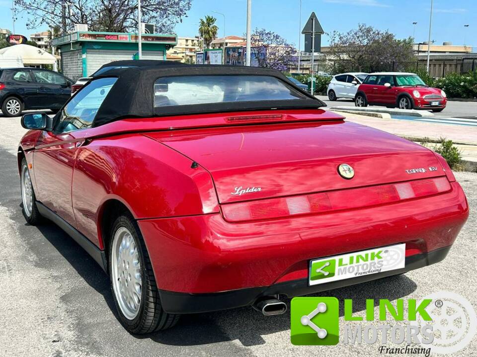 Afbeelding 4/10 van Alfa Romeo Spider 2.0 Twin Spark 16V (1996)