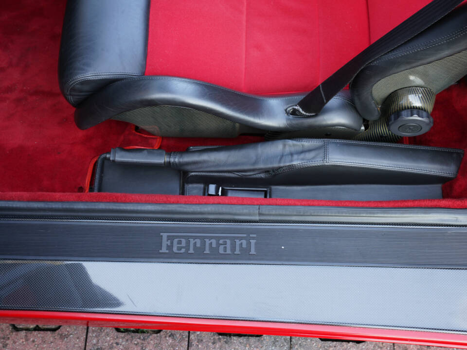 Imagen 43/50 de Ferrari F 355 F1 GTS (1998)