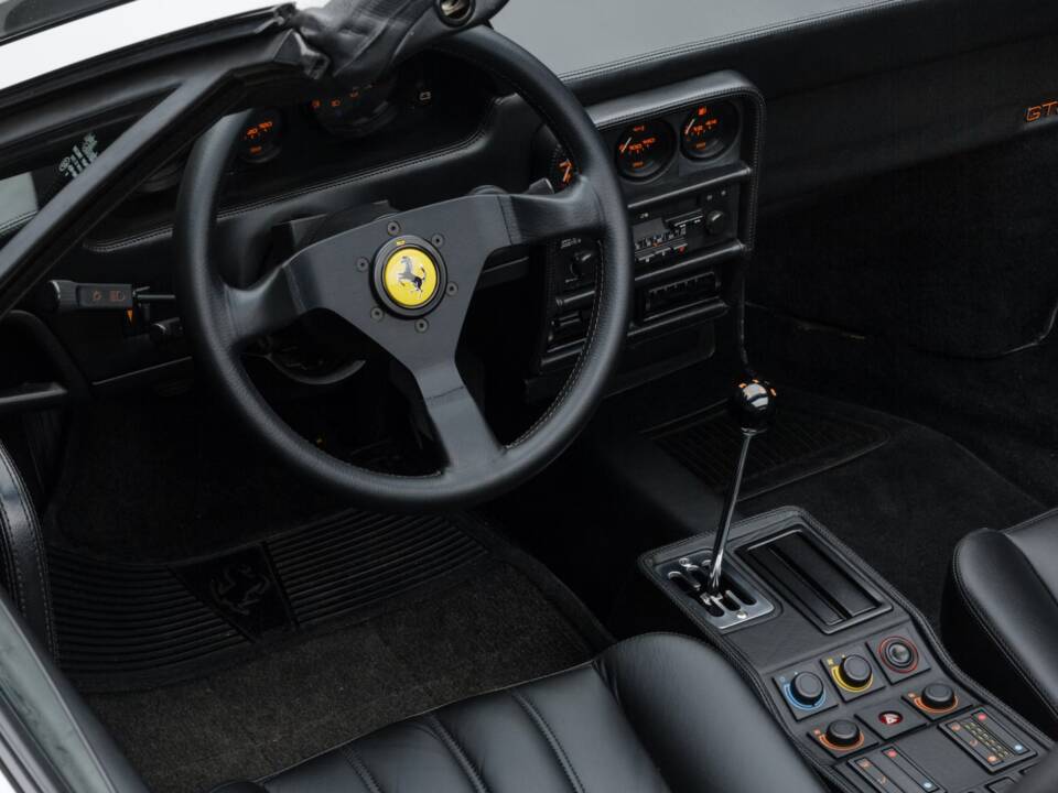 Bild 21/34 von Ferrari 328 GTS (1988)