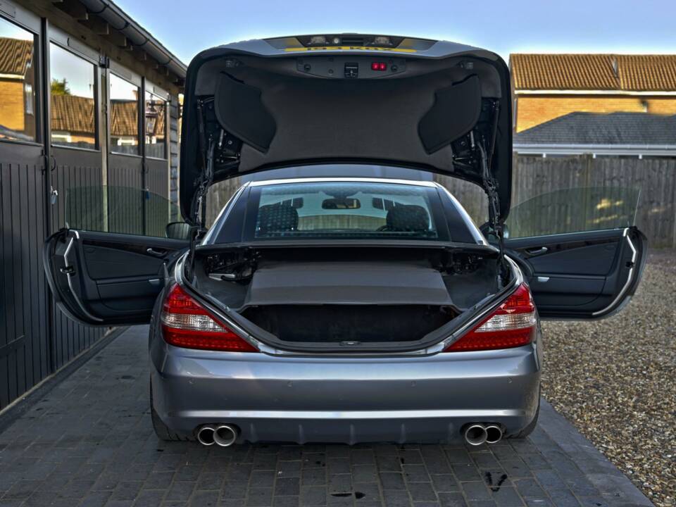 Image 20/50 of Mercedes-Benz SL 500 (2008)