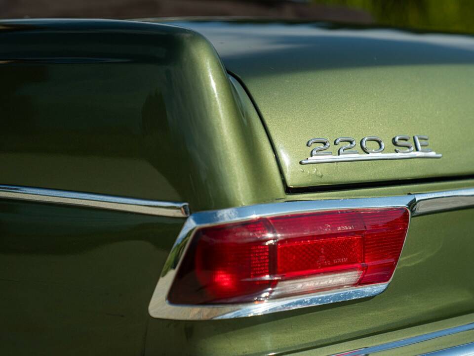 Afbeelding 18/50 van Mercedes-Benz 220 SE b (1964)