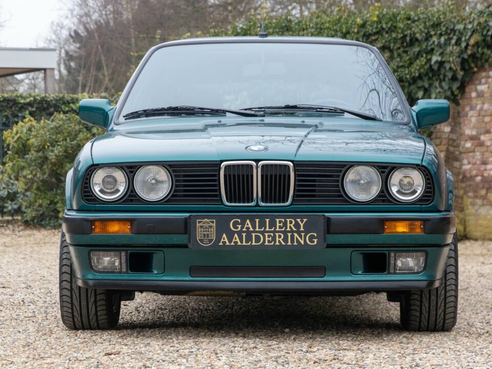 Image 21/50 of BMW 316i Touring (1993)