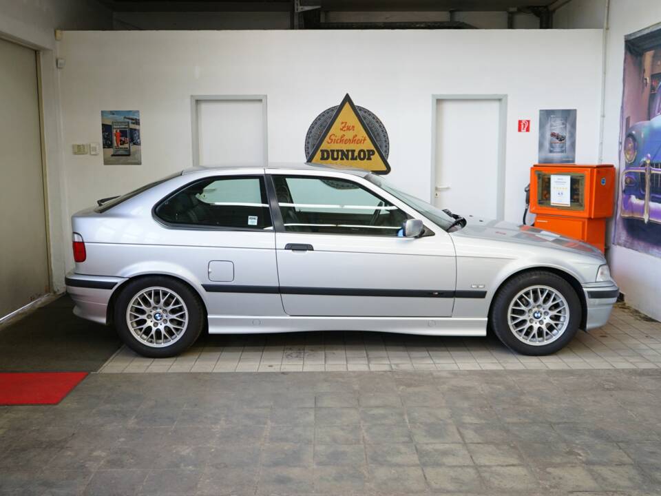 Image 26/27 of BMW 323ti Compact (1998)