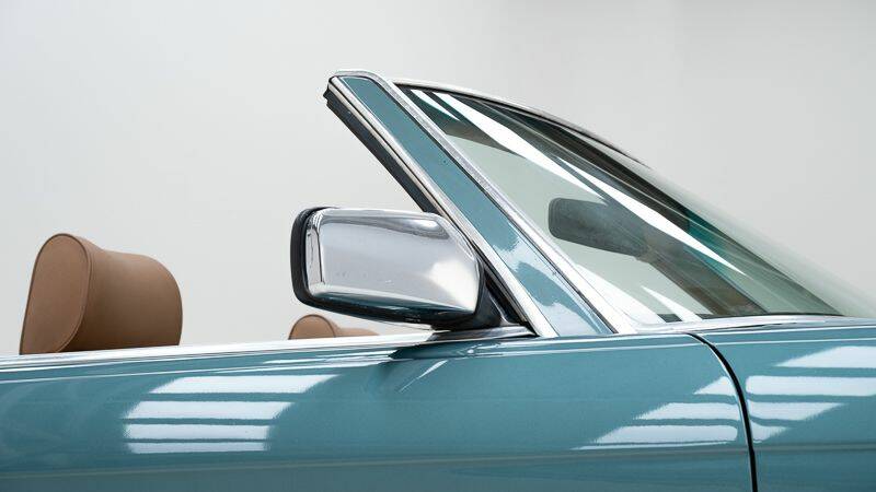 Image 14/15 of Mercedes-Benz 560 SL (1987)