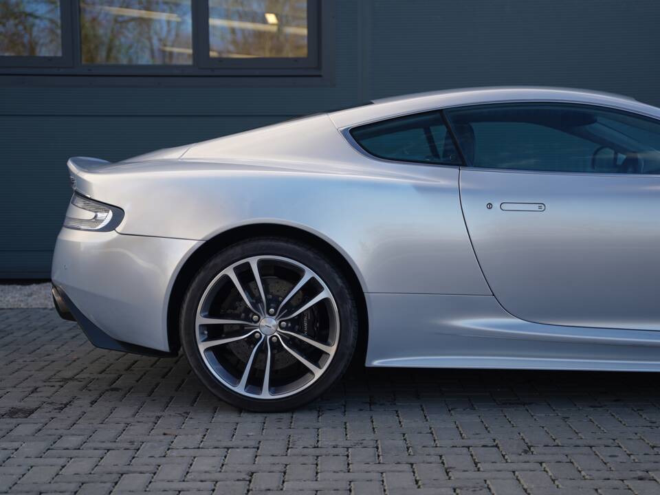 Immagine 23/50 di Aston Martin DBS (2011)