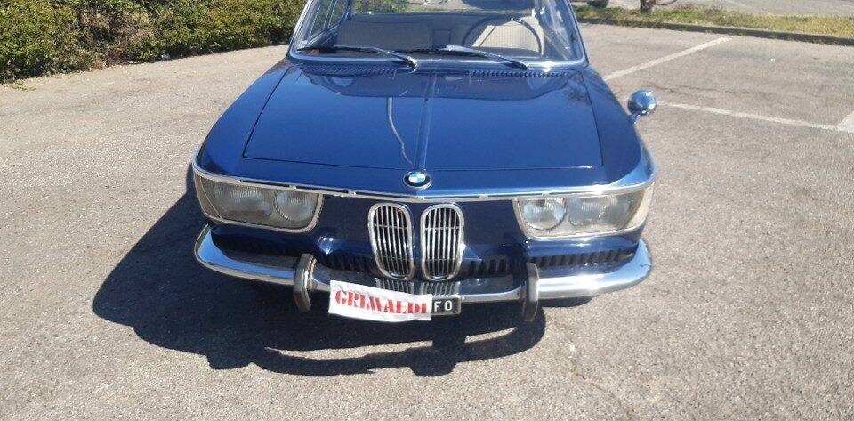 Image 2/49 of BMW 2000 CS (1968)