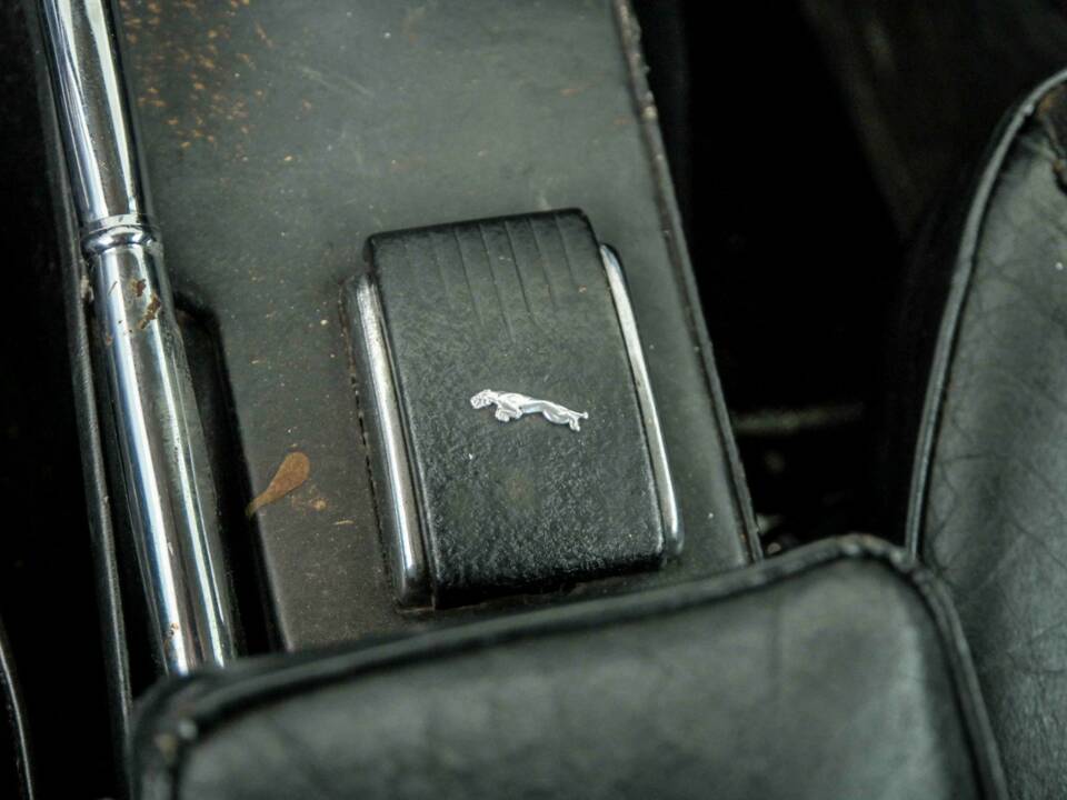 Image 32/47 de Jaguar E-Type (1969)
