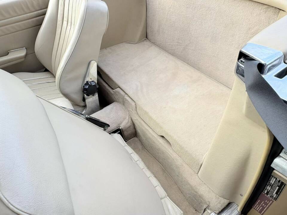 Image 29/50 of Mercedes-Benz 560 SL (1987)