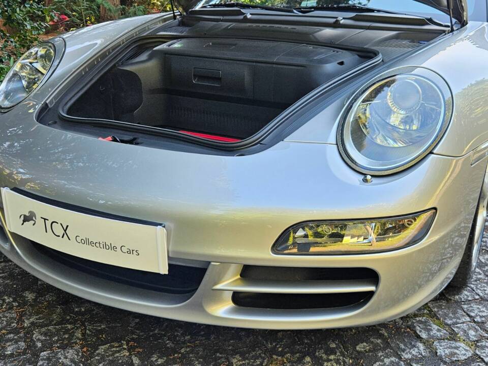 Image 3/37 de Porsche 911 Carrera (2004)